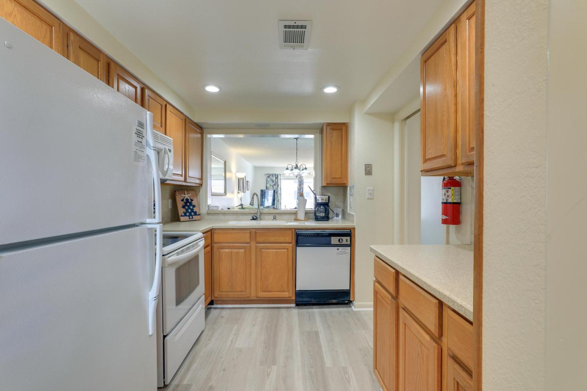 Central Cocoa Beach Condo With View, Steps To Beach! Zewnętrze zdjęcie